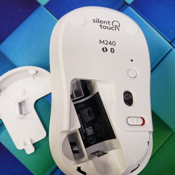 Logitech M240 Silent White Long Range Bluetooth ONLY Mouse 910-007116 Open box - Picture 3 of 10